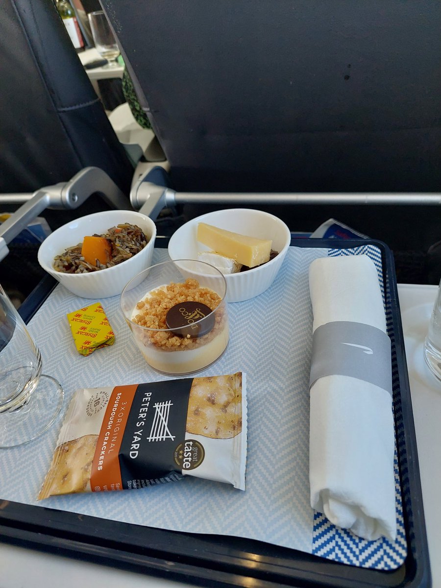 DrydenWindy's tweet photo. ⁦@British_Airways⁩ meal on Club Europe back from Madeira on 10/7meals ran out we get cheese and biscuits for paying premium fare https://t.co/lUwjIdXbd2