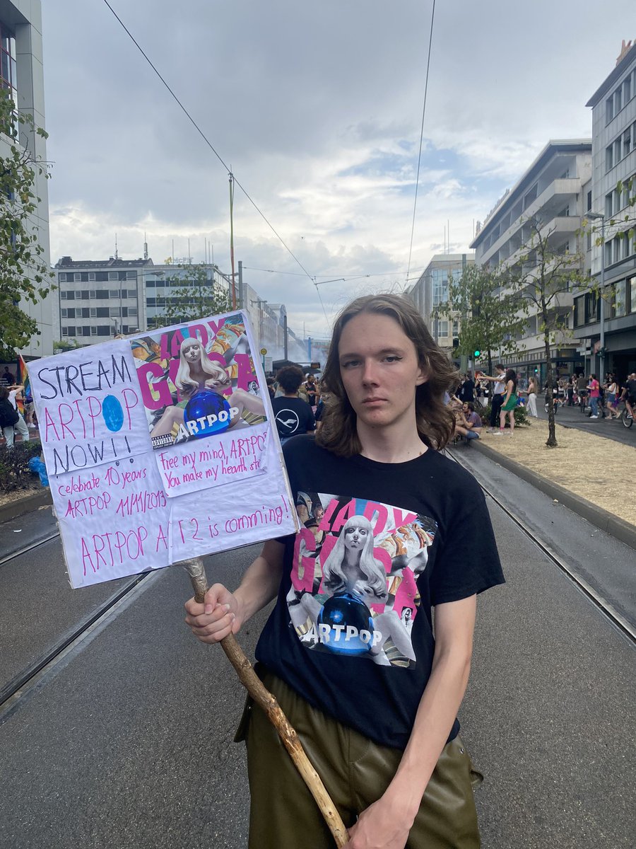 davids_world_'s tweet image. Stream #ARTPOP on pride #artpop #artpopact2