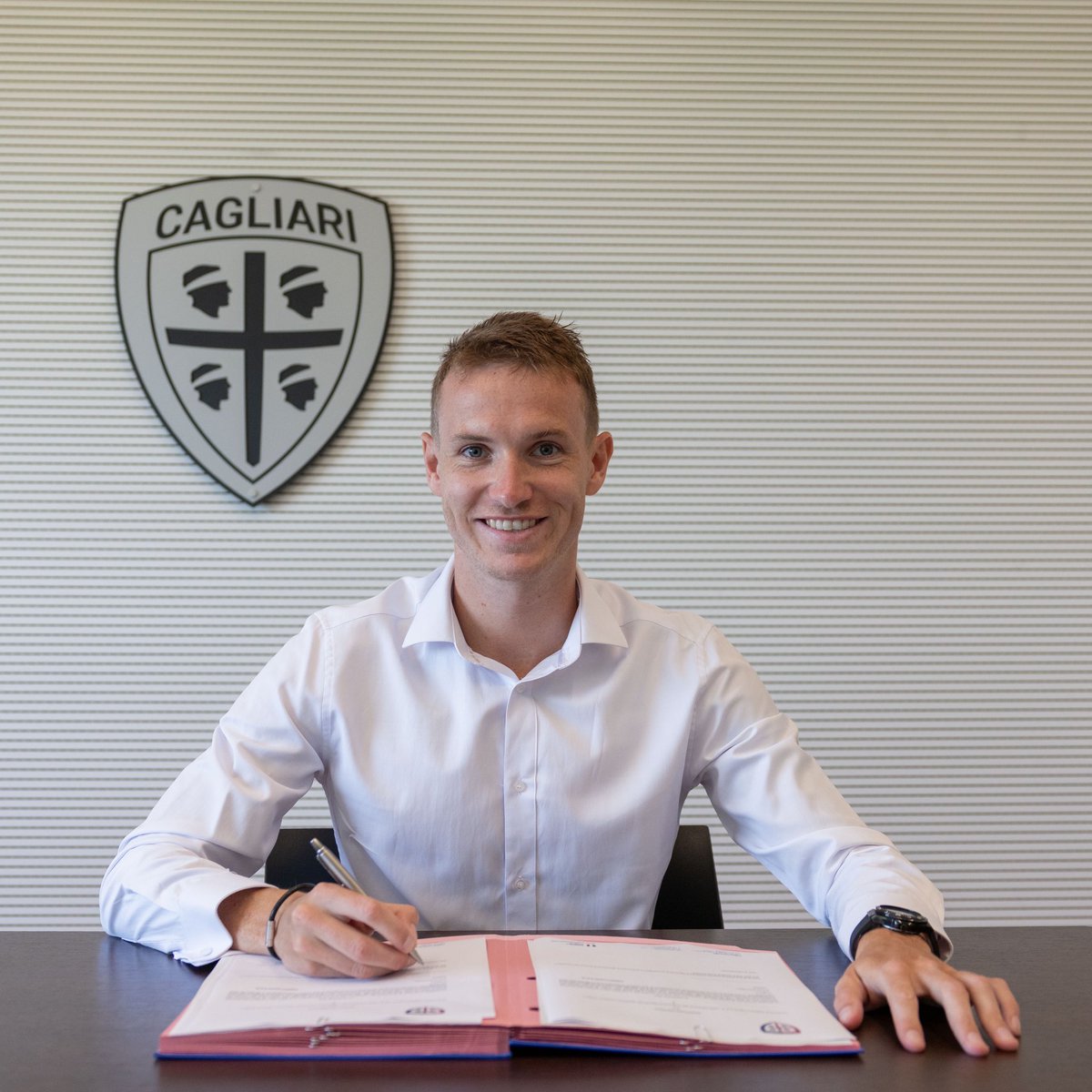 CagliariCalcio's tweet photo. Beni Beniu Jakub 🙌🏻🔴🔵

➡️ https://t.co/YH8GludKZA https://t.co/7E2kzKPLqc