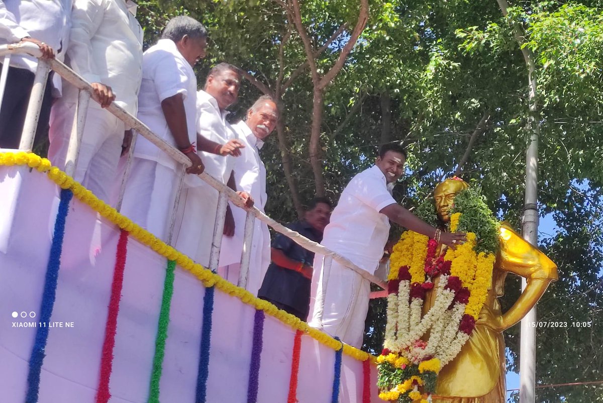AKSaiJSaravanan's tweet photo. பெருந்தலைவர் திரு. காமராஜர் ஐயா அவர்களின் 121 வது பிறந்தநாளை முன்னிட்டு, இன்று அன்னாரது திருவுருவச்சிலைக்கு, முதலமைச்சர் திரு.N. ரங்கசாமி ஐயா அவர்களுடன் சென்று மாலை அணிவித்து மரியாதை செலுத்திய தருணம்.@BJP4Puducherry @BJP4India @blsanthosh @BlrNirmal https://t.co/ySCdYctYcN