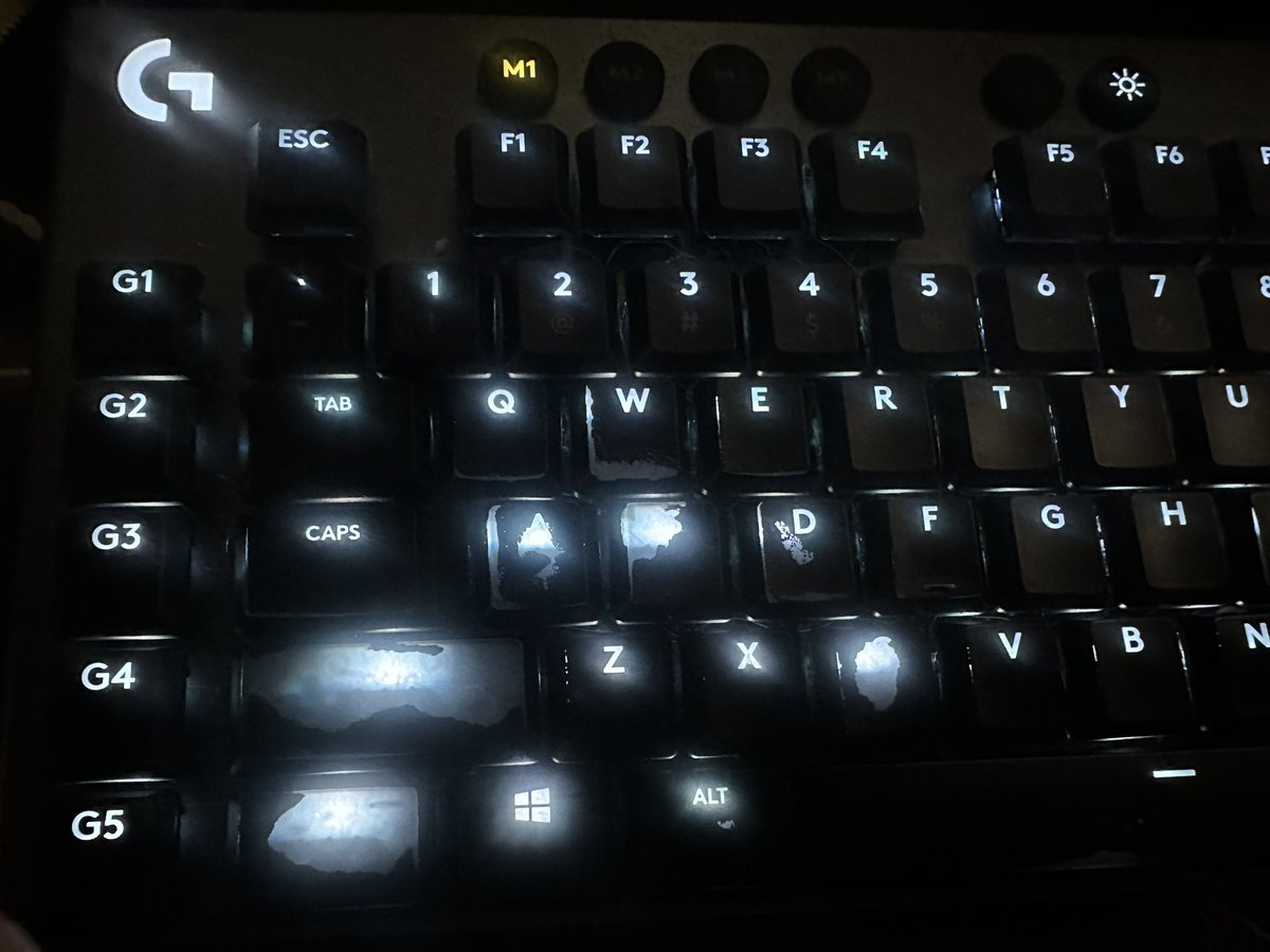 ZombzG's tweet photo. @LogitechG I wish mine would say anything 🙊 https://t.co/PB2oD9bmCn