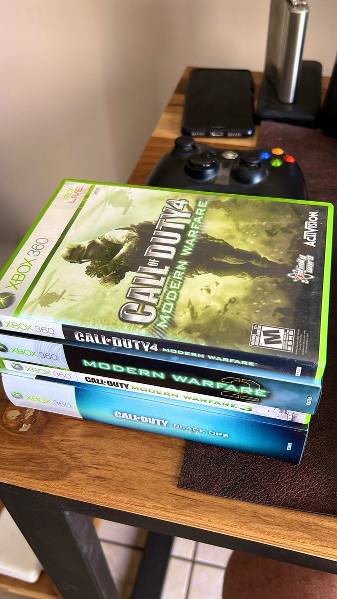 jdelvx's tweet photo. Glad I kept my classic #callofduty games all this time https://t.co/SK9rH9vpWQ