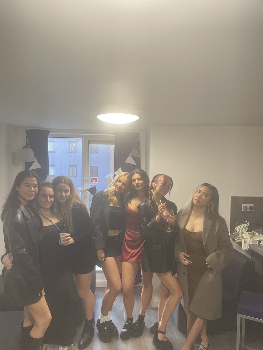 emilymaykaney's tweet photo. been a while 🕺🧍‍♂️ https://t.co/vyOYKDd6Tz