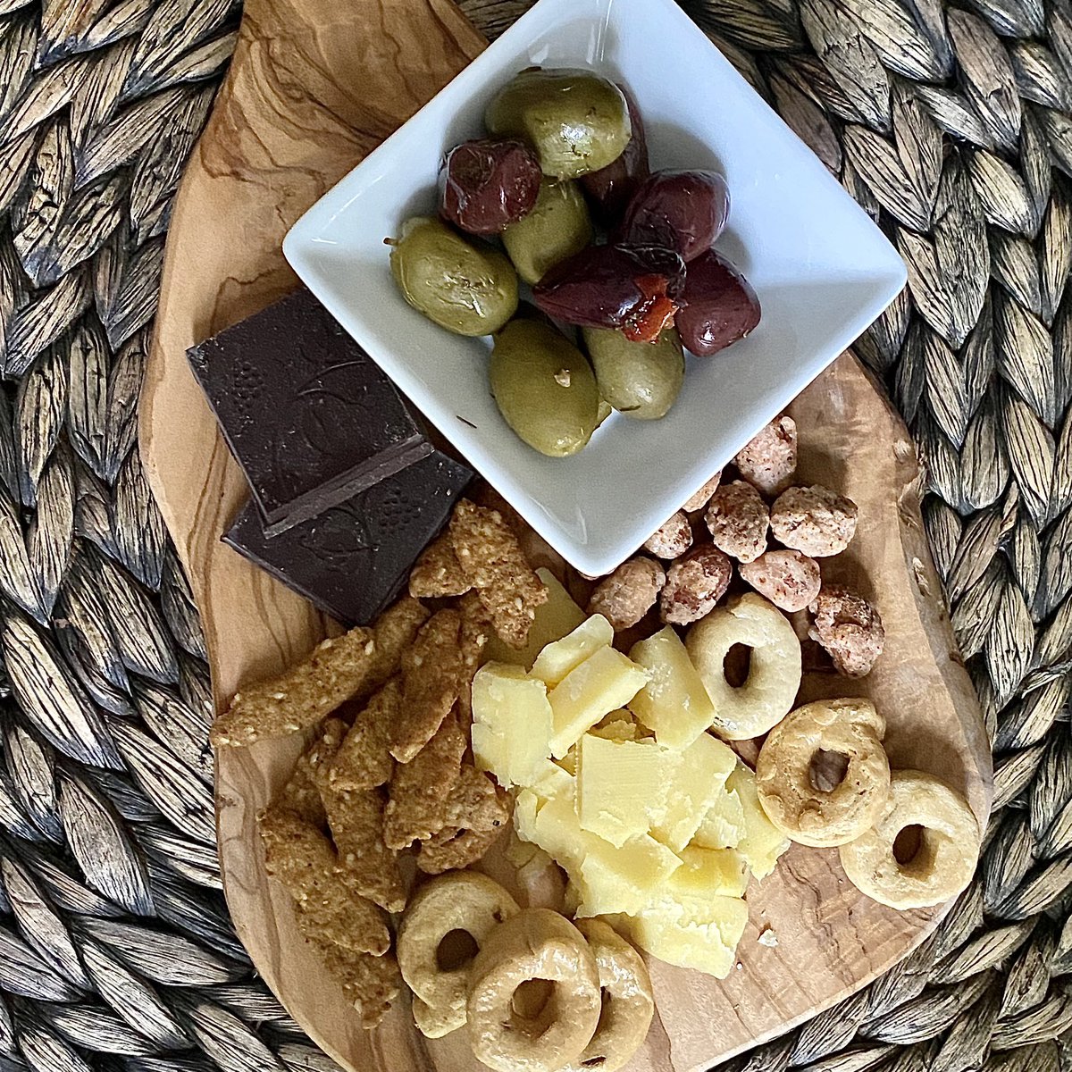 BONUS Answer: I went with aperitif fare - olives, nuts, crackers, cheese, and chocolate. All these things were great 👍 🤗 #winophiles