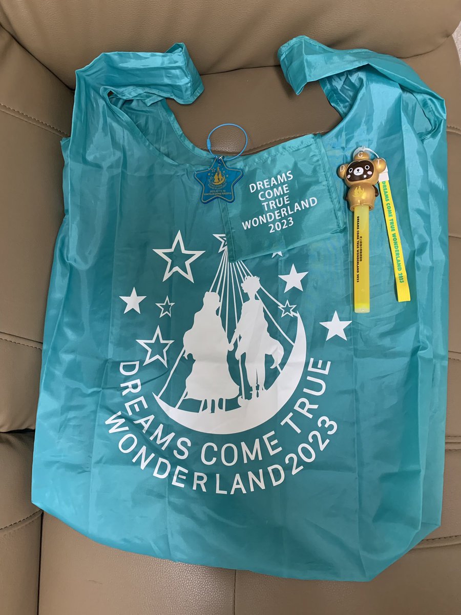 honoka_0165's tweet photo. グッズ並んでる時に撮った
バンテリンドームナゴヤ
かなり長い列やったけど流れは早く感じたかも
暑すぎて水分補給、本当 大事
懐かしい曲が聴けてちょっと涙出た😭
4年に1度の特別なライブ
次の4年後も期待してる😊

 #ドリカムワンダーランド2023 
 #バンテリンドームナゴヤ公演_1日目 https://t.co/QyLjAJ7qyk