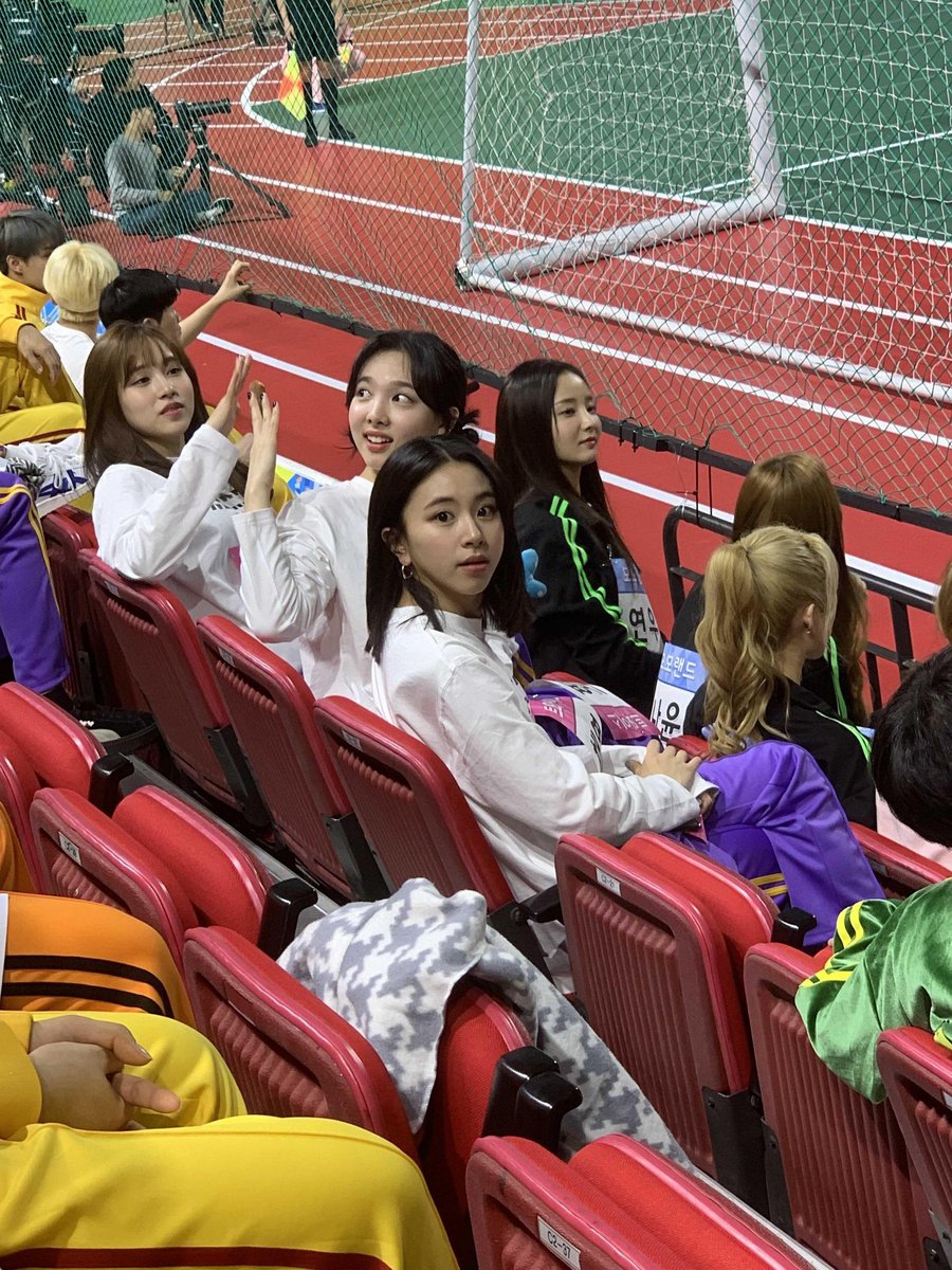 chaeyounghours's tweet photo. https://t.co/nE31fdCgjX