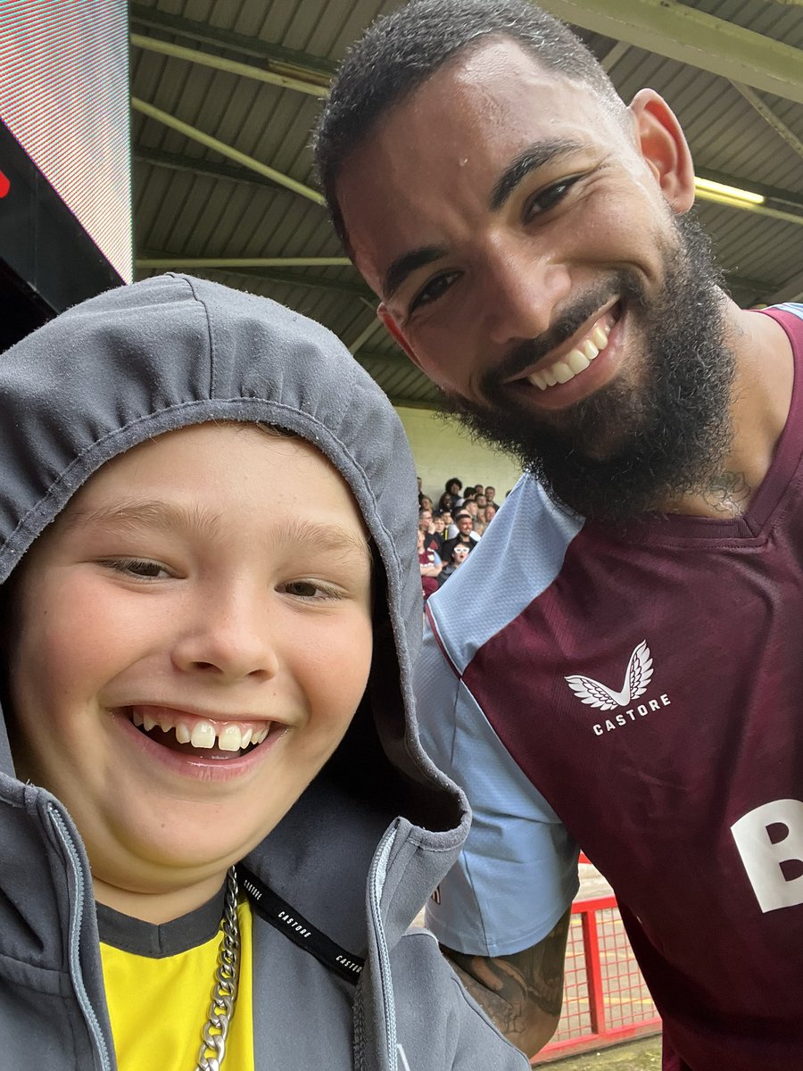 AlexCarlin92's tweet photo. @AVFCOfficial @dgoficial Made his day! UTV https://t.co/VKchfqct1z