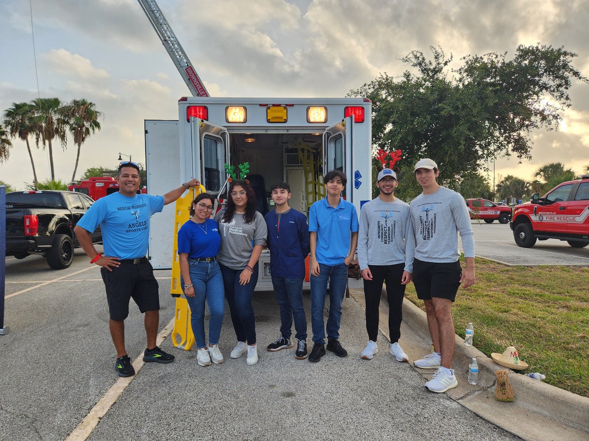 mtzscience's tweet photo. Had a great time this morning at the first responders' 5k run in Brownsville.  #stisdmedicalprofessions #stisd #firstresponders https://t.co/gDtX8papHV