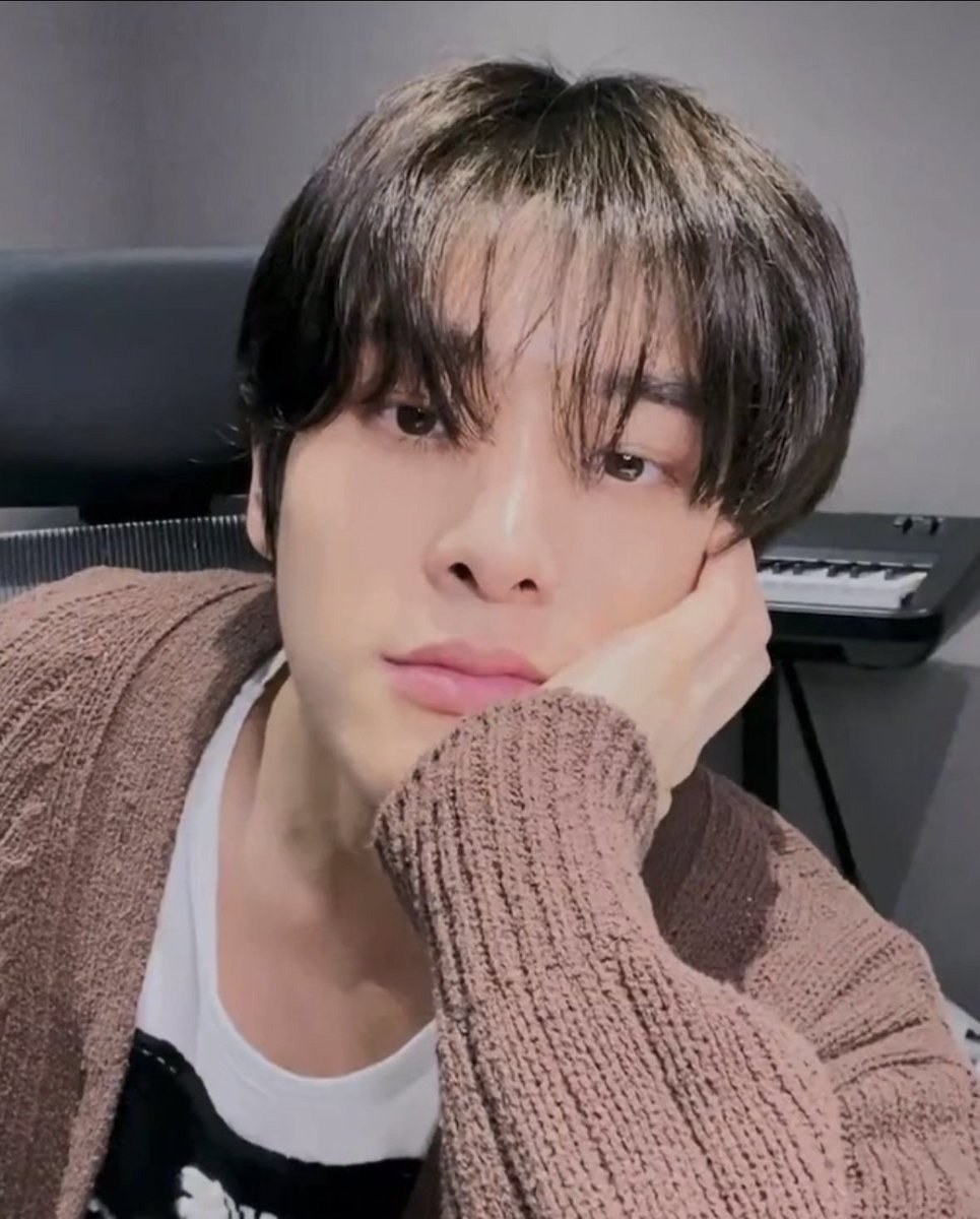 hourlyjakeyy's tweet photo. #제이크 #JAKE #ENHYPEN #ENHYPEN_JAKE https://t.co/rTf1HkvFRS