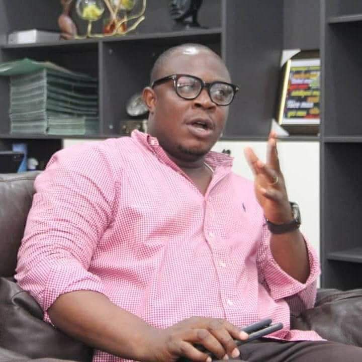 adeyanjudeji's tweet photo. The emergence of the little tyrant of Abia: Alex Otti, the serial Decampee turned accidental governor is threatening a critic in Abia state, Ikechukwu Iroha for criticizing him about a company he awarded contract to that he &amp; his lawyer appear to be shareholders in. https://t.co/p6ne32siK6
