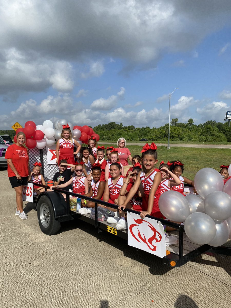 JLWhitfield75's tweet photo. I enjoyed spending the morning with the Barrett Station Community for their annual homecoming parade! What a great tradition! Thanks for your support of Crosby ISD! https://t.co/ERyfzSDtOi