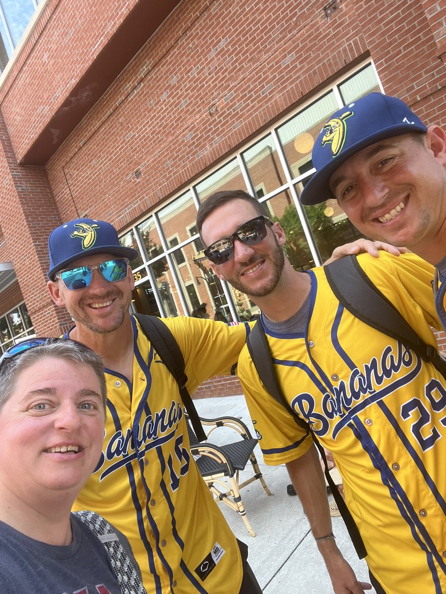 FoodDriveLady's tweet photo. The kiddo and wife brought food at the right time! Tyler and friends from the @TheSavBananas were kind enough to take a few selfies! Just the mid day pick me up needed to keep pushing through! #savannahbananaslineleader #savannahbananas #durham https://t.co/YMgRUm2qfL