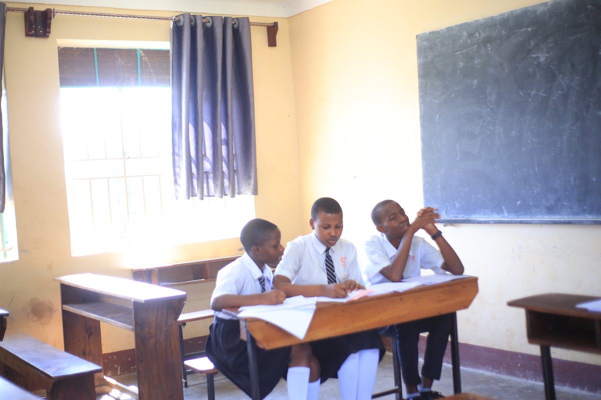 UNSA_Debates's tweet photo. Breaking: Bunyoro #UNSSDC23 Sub-Regional Final
* Blessed Comboni B
* St. Andrea Kaahwa College

Resolved: This House as a Child Born with HIV would sue their Parents.
Aff: St. Andrea Kaahwa College
Neg: Blessed Comboni Kigumba
#EndAIDS2030Ug
@OwnYourFutureUG @aidscommission https://t.co/MLDpeN6R05