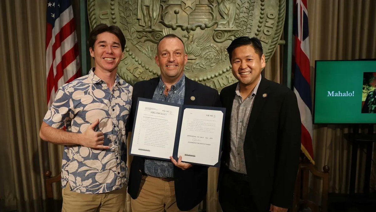 USJC's tweet photo. USJC Associates Sterling Higa (@hawaiisfuture , ELP '22) and Troy Hashimoto (State of Hawaii, ELP '22) worked collaboratively on affordable housing bills during the 2023 Hawaii Legislative Session. #USJCELP https://t.co/UhbvJPeibZ