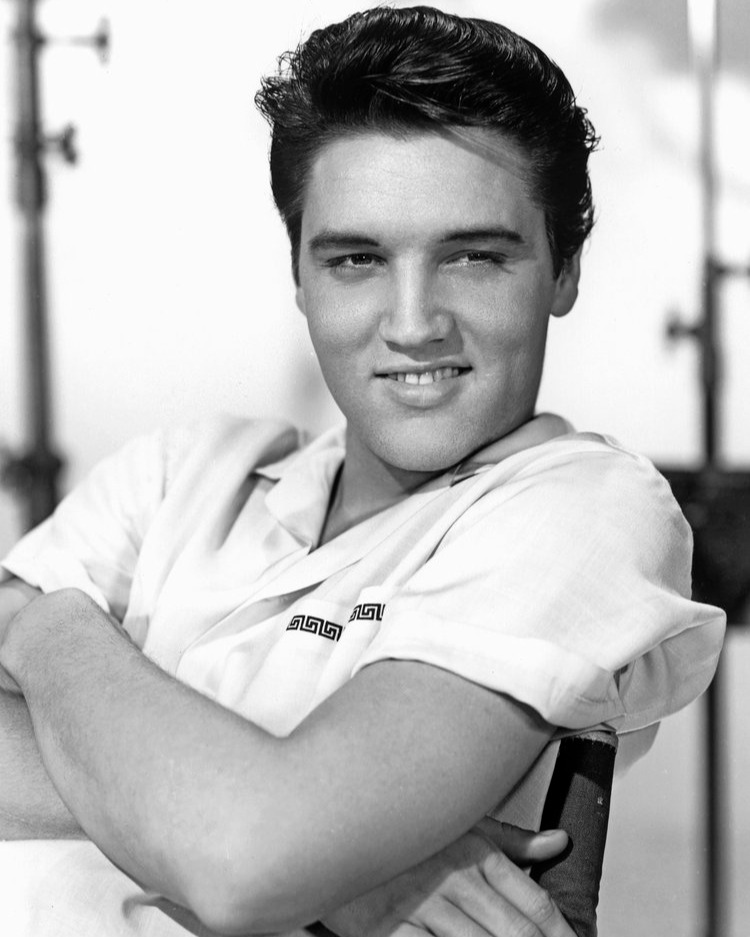 ElvisPresley's tweet photo. To maintain the authenticity of the era, many of Elvis' costumes were purchased directly from clothing stores, rather than being custom-made.
#ElvisPresley #Icon #Fashion #Authenticity #CurrentTimes https://t.co/Pbd0wuUlJG