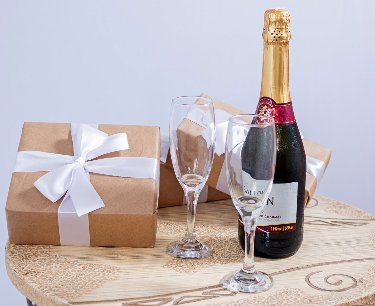 On the hunt for the perfect gift? 🍷🎁 Explore our exciting collection of premium wines from around the globe with just one click. Indulge in rich reds, refreshing whites, and sparkling sensations that cater to every taste and occasion ow.ly/8OuJ50PcftO