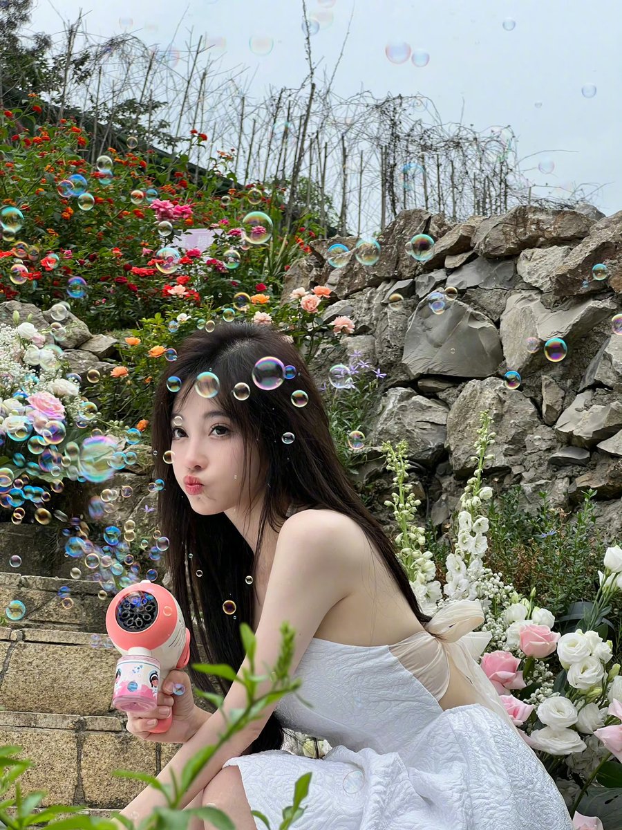 fengtimolove's tweet photo. 一人一句夏天的歌 [音乐] 我先来：“七月的风懒懒的 连云都变热热的” https://t.co/cfVJZR4foD