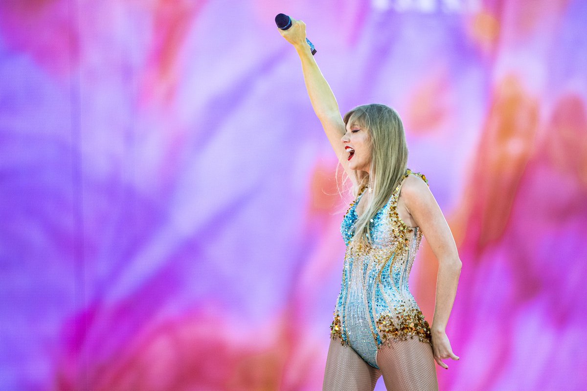 tswifterastour's tweet photo. Denver, Colorado are you …ready for round 2? 🔥✨💜 #TSTheErasTour   #DenverTSTheErasTour https://t.co/FCU4mGjGEP