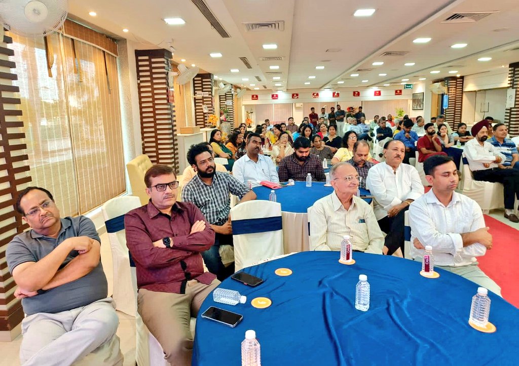 devusinh's tweet photo. કચ્છના છેવાડાના માનવીને આરોગ્ય સેવામાં આશીર્વાદરૂપ થનાર આયુષ્માન ભારત હેલ્થ એકાઉન્ટ (ABHA) નું ગુજરાતની પ્રથમ ખાનગી હોસ્પિટલ ‘એકોર્ડ હોસ્પિટલ‘ ખાતે ડો. જ્ઞાનેશ્વર રાવ અને ડો. અલકા રાવ તેમજ કચ્છના સાંસદશ્રી @VinodChavdaBJP, ભુજના ધારાસભ્ય શ્રી @iKeshubhaiPatel, શ્રી ઘનશ્યામભાઈ, શ્રી વાસણભાઈ આહિર અને  શ્રીમતી @ParulbenR ની સહ ઉપસ્થિતિમાં વર્ચ્યુઅલ શુભારંભ કરાવ્યો.

#ABHA
#AyushmanBharat
#pmjay