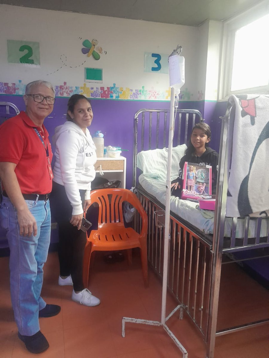 Somosivss's tweet photo. #Ahora 🇻🇪 | En el marco del Día del Niño y la Niña el IVSS de la mano del MPPS realizan entrega de jueguetes en el Hospital Materno Infantil de Caricuao.
#JuntosPorCadaLatido 
#porunseguromassocial
@MagaGutierrezV https://t.co/ydOjnnBGJn