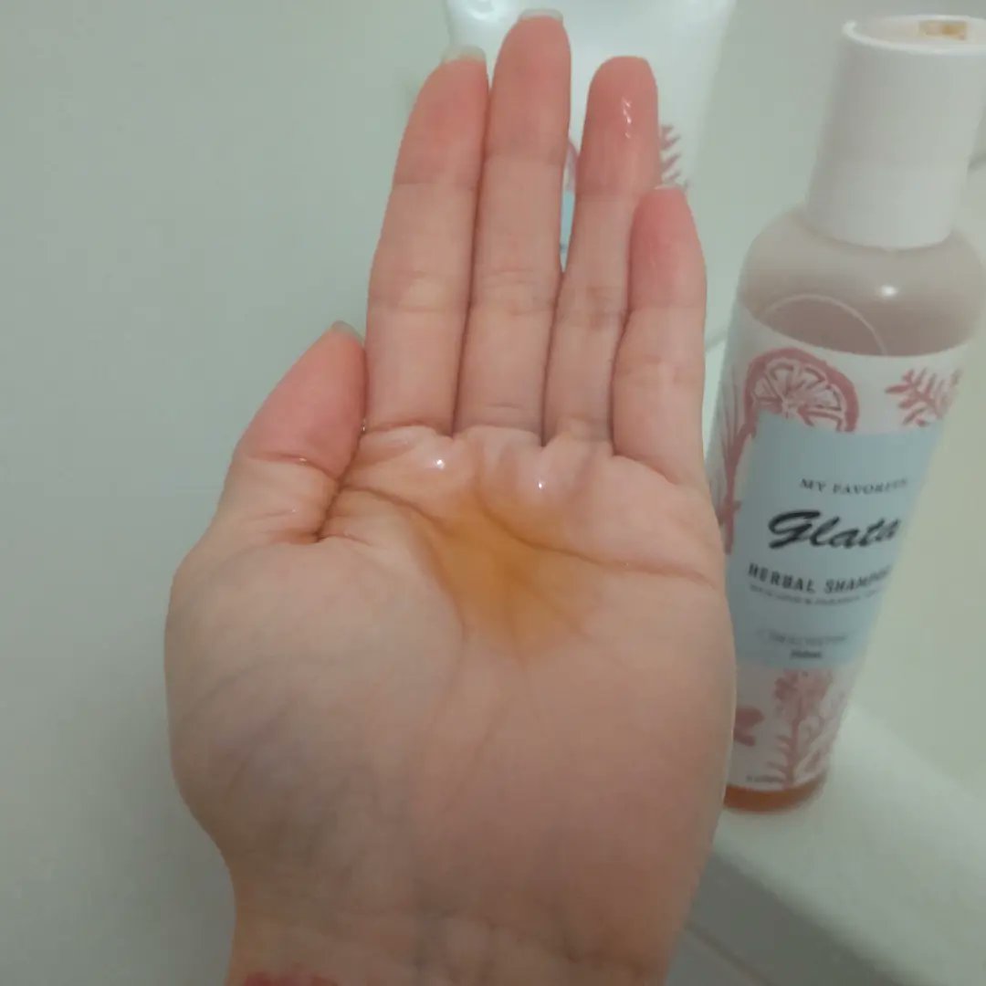 nangokudiver1's tweet image. シャンプーはとても泡立ちが良い❗
 
肝心の 頭皮湿疹ができるかどうかだけれども…1週間ほど 使ってみたが 頭皮湿疹がぽつりぽつりとできる💦

次に トリートメントの方のみで使ってみた。意外にも、シャンプー ほどは頭皮湿疹ができない👍
#グラータハーバル #glate #エリデン化粧品 #PR #コエタス