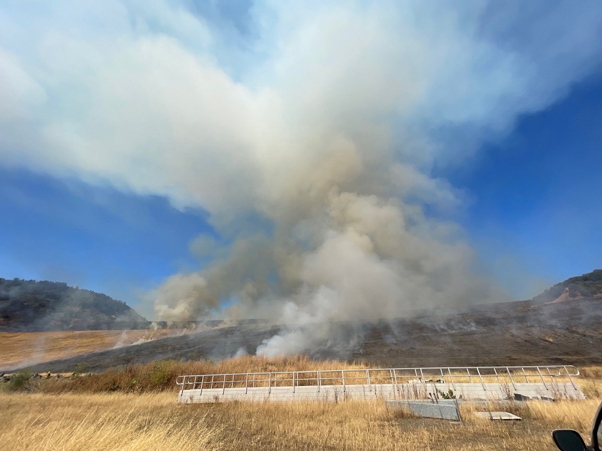 Early Friday morning, CAL FIRE LNU, @NoSoCoFire & the Army Corps of Engineers worked together at the Warm Springs Dam (Lake Sonoma) to successfully burn 86 acres on the face of the dam in order to maintain structural integrity and assist with completing its yearly inspection. https://t.co/swMyoAfAFb