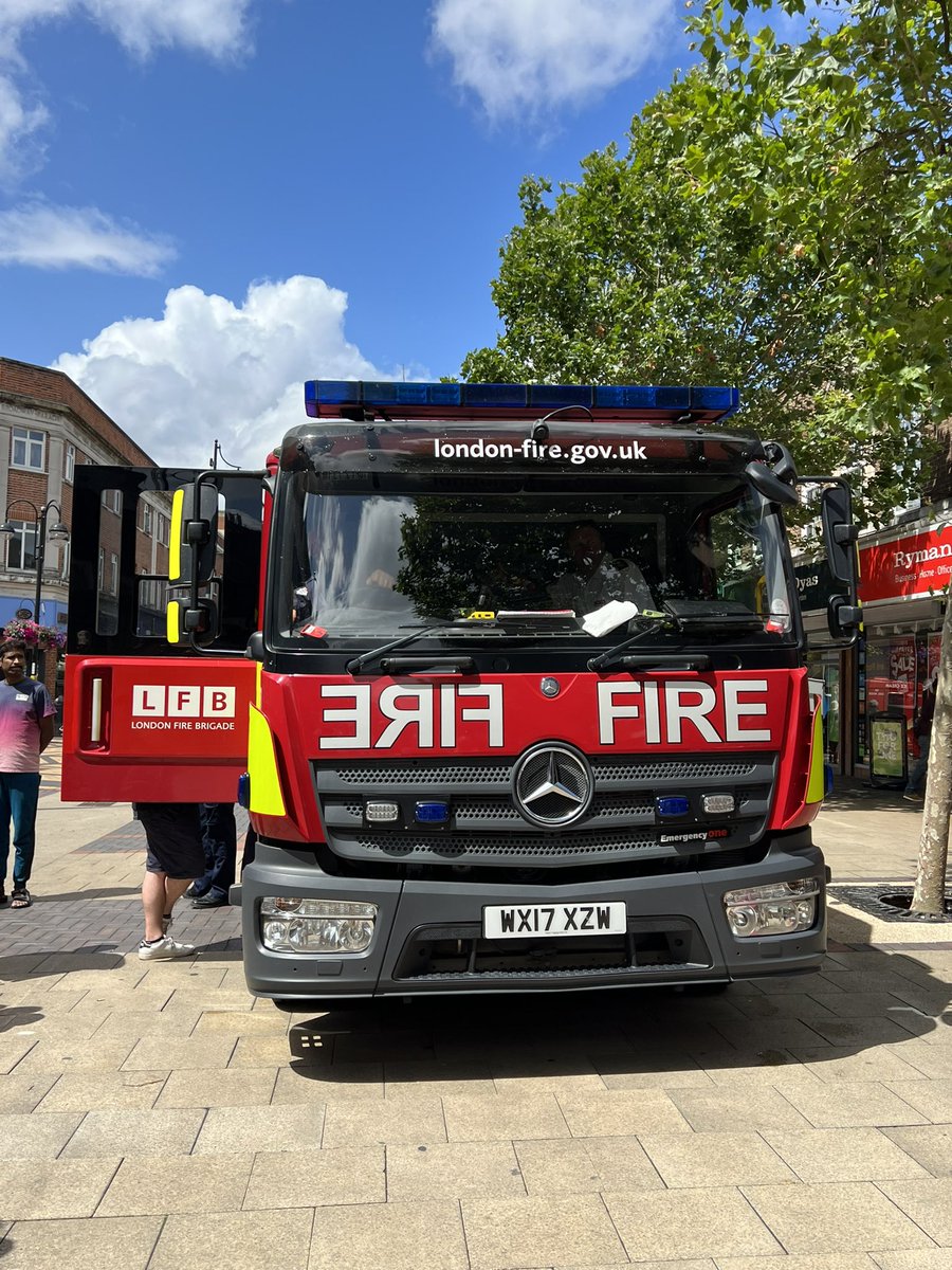 BexleyheathTown's tweet photo. Thanks to everyone who came to support #EmergencyServicesDay in Bexleyheath 🚨🚒👮‍♂️🐎🐕‍🦺 https://t.co/8jXo9WtXER
