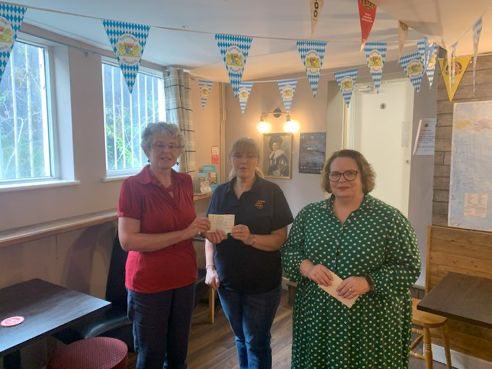 Huge thanks to the Lichfield Ladies Tangles group who raised £400 for <a href="/Lichfoodbank/">Lichfield foodbank</a> 🙏 💚