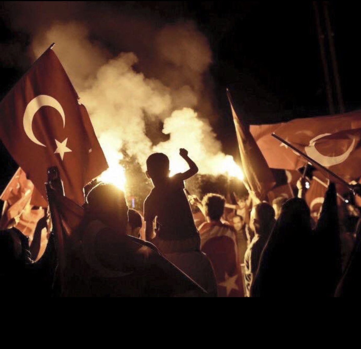 #15Temmuz u unutmadık, unutturmayacağız..Şehitlerimize Allah'tan rahmet, gazilerimize sağlıklı
Ömürler diliyorum..