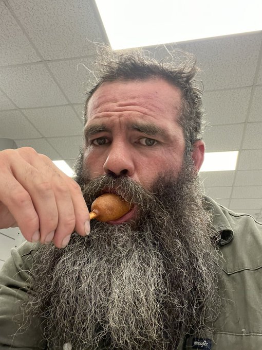 Who doesn’t love a corndog? https://t.co/zawcaILEJT