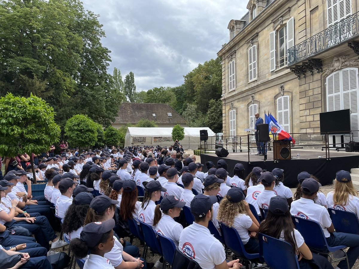 Cérémonie de clôture a Rueil des séjours du <a href="/snujemengage/">Service national universel</a> du 92. 
254 jeunes âgés de 15 à 17 ans étaient réunis afin d’exprimer la joie d’avoir participé à ce séjour de #cohésion et #inclusif autour d’activités afin de faire vivre les principes #républicains.