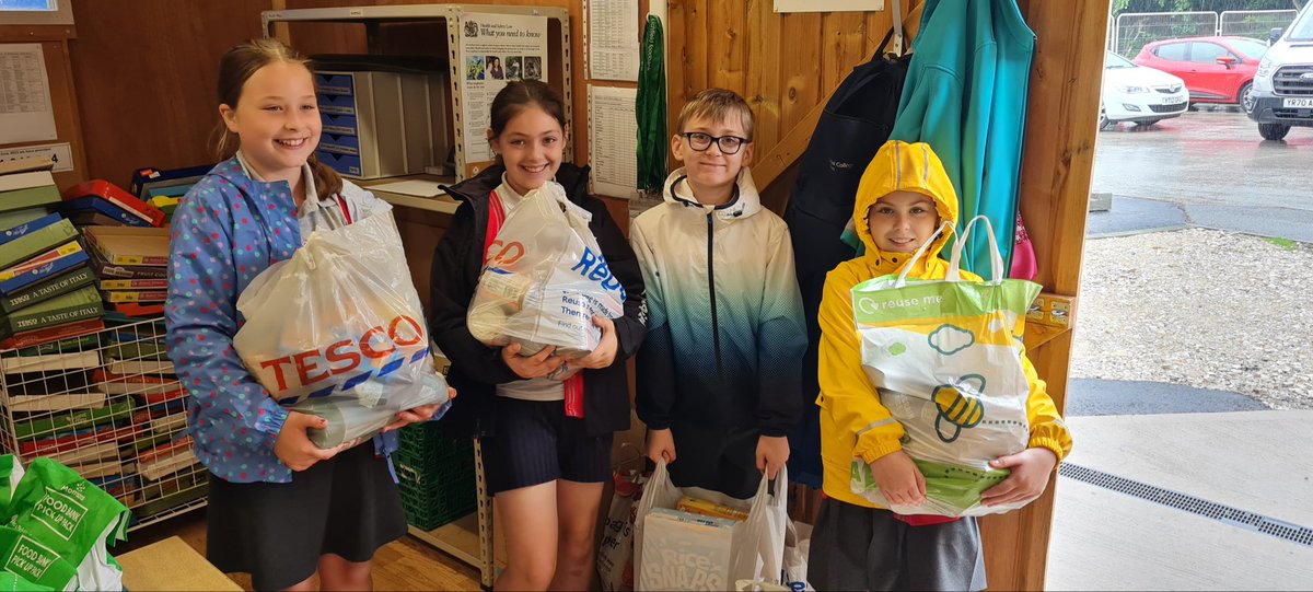 What an amazing donation from <a href="/Willows_Primary/">Willows Primary Academy</a> - a whopping 57.15kg of food delivered to our warehouse by these wonderful pupils. Thank you 💚🙏