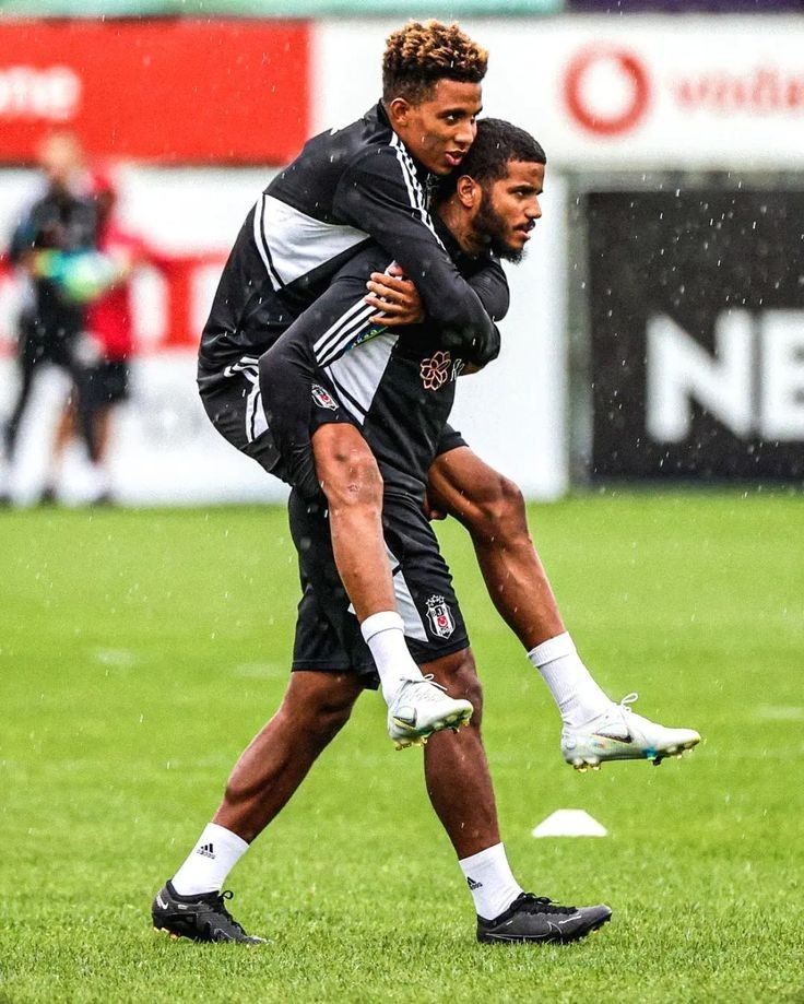 Emre Kocadağ: Rosier, Ghezzal ve Gedson Fernandes transferinde biz Galatasaray'a ders verdik. Halil Dervişoğlu listemizde olan bir oyuncu değildi. 🔥