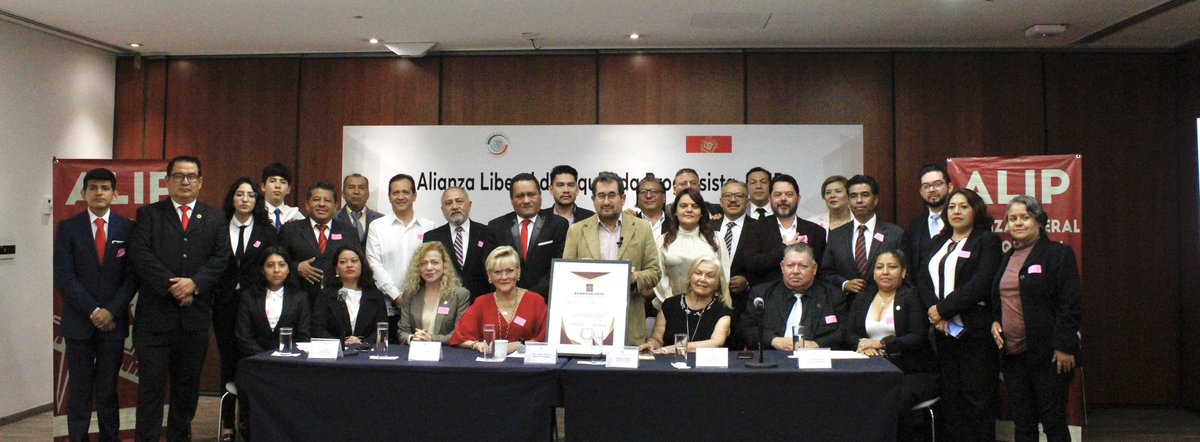 craviotocesar's tweet photo. El día de ayer tomé protesta de compañer@s integrantes de la Alianza Liberal de Izquierda Progresista #ALIP.
Se comprometieron a seguir trabajando para que la #4T continúe y a sumarse en sus estados en acciones a favor de la compañera @Claudiashein. https://t.co/JIo4xuFMCx