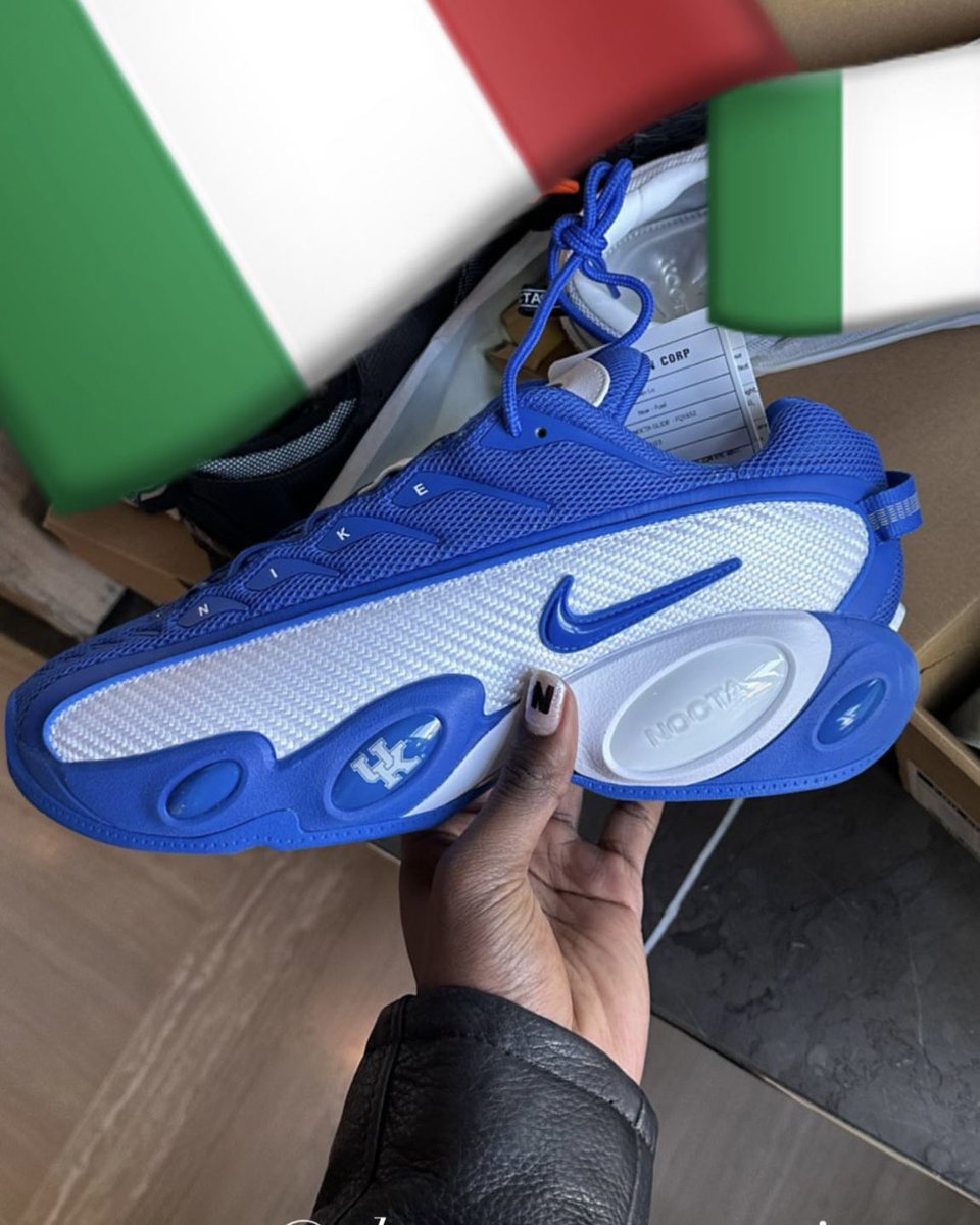 JustFreshKicks tweet media