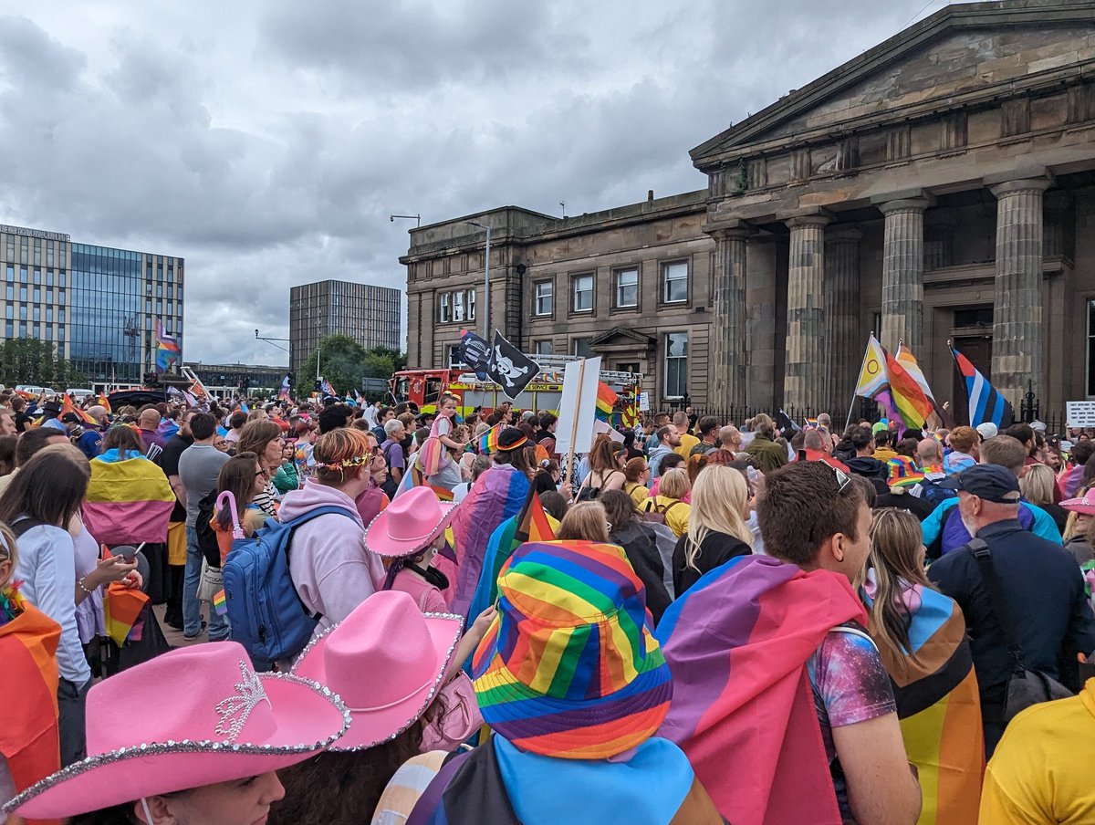 Ross_Greer's tweet image. Almost 50,000 people, the biggest Pride ever in Glasgow 🏳️‍🌈💚🏳️‍⚧️
#GlasgowPride