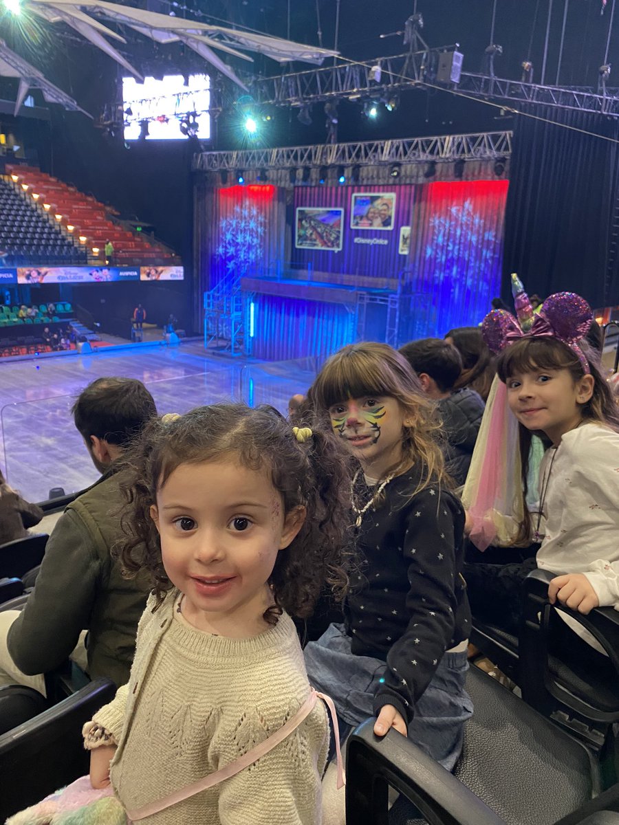 mechisaraceni's tweet photo. #DisneyOnIce https://t.co/eLj8EOLZNL
