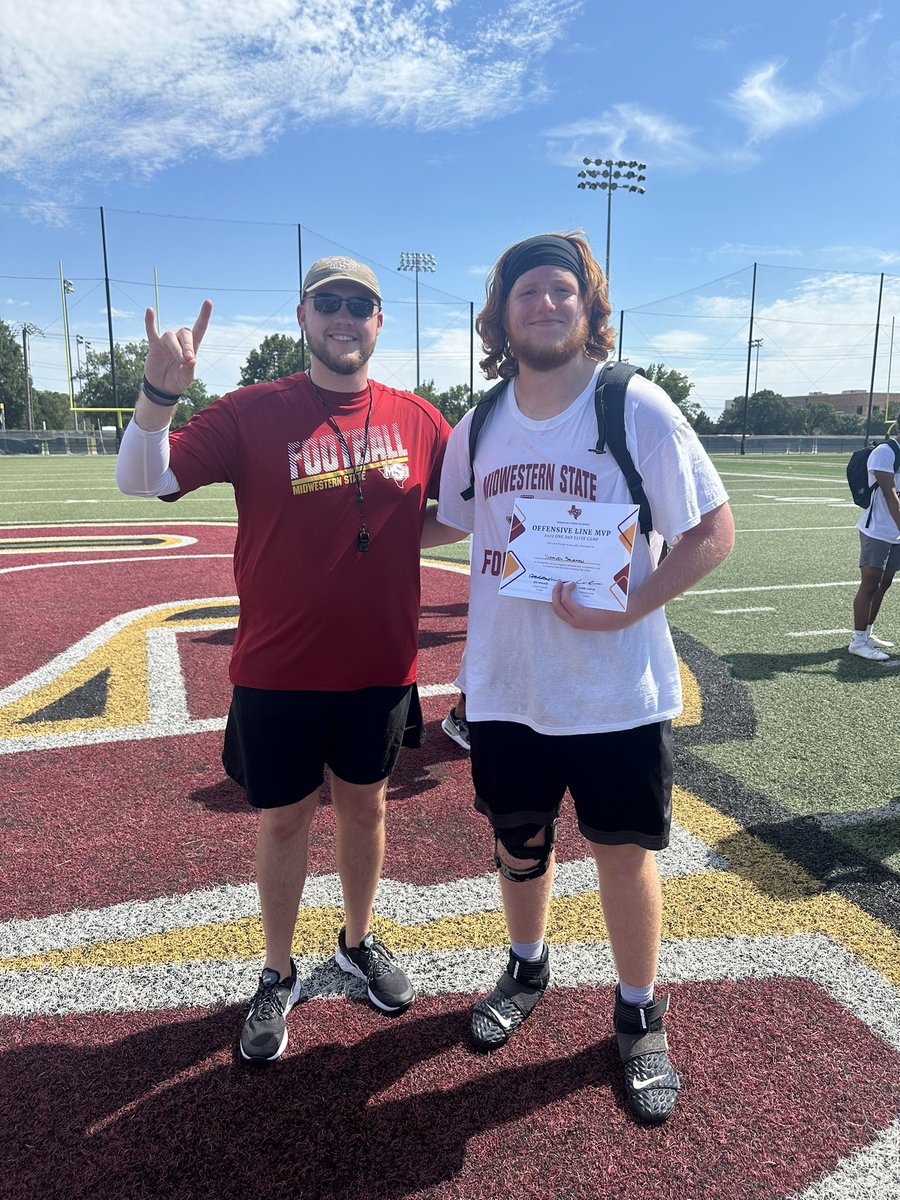 SamSolomon54's tweet image. Had a great camp today at @MSUTexasFB with my boys @patrickfallon77 and @NoahCuccia! And I’m honored to say I won o line MVP!!!🅰️⬆️ @alleneaglesfb @RecruitAllen @CoachLWig @LarryWMcrae @Coach_Gonzales @unclepotts10