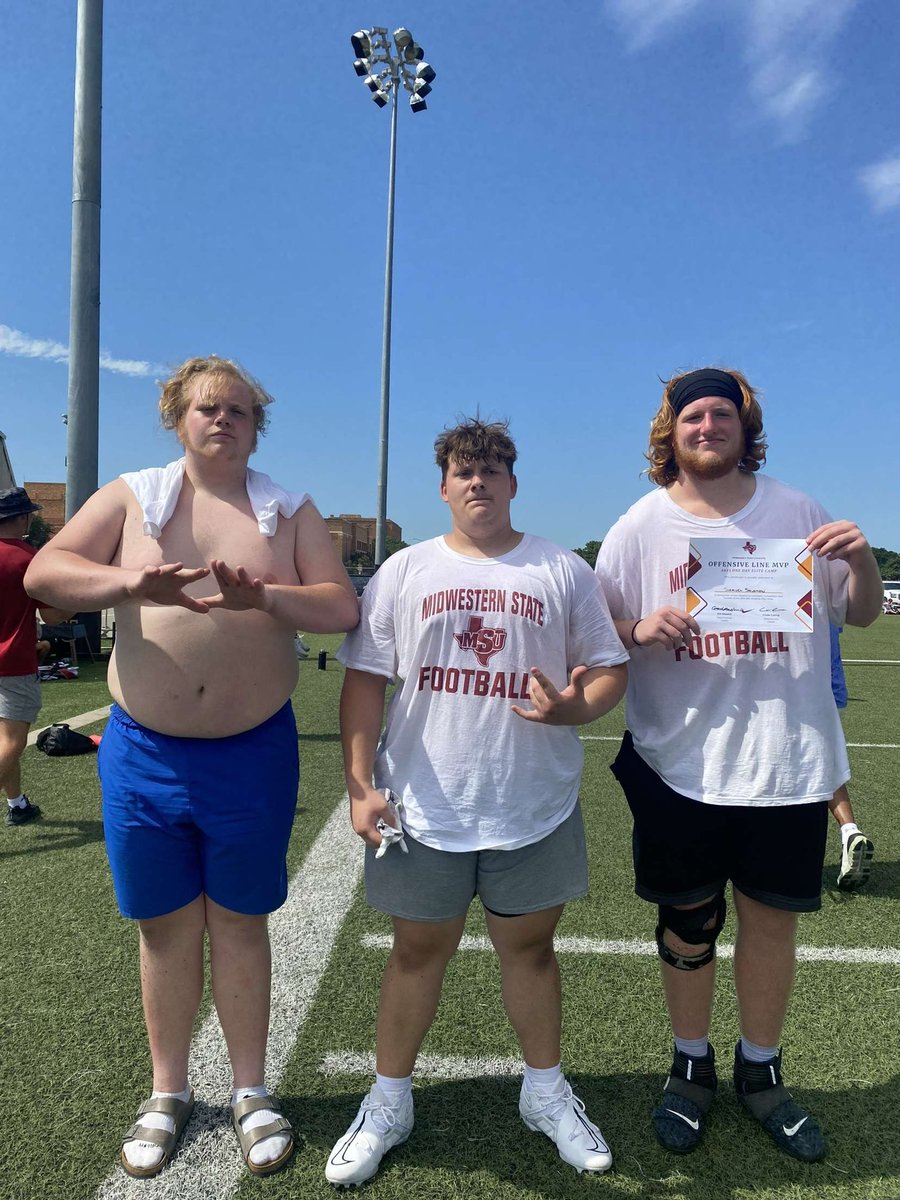 SamSolomon54's tweet image. Had a great camp today at @MSUTexasFB with my boys @patrickfallon77 and @NoahCuccia! And I’m honored to say I won o line MVP!!!🅰️⬆️ @alleneaglesfb @RecruitAllen @CoachLWig @LarryWMcrae @Coach_Gonzales @unclepotts10