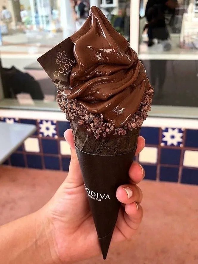 VolzHelmut's tweet photo. @lipsandskin Und weil dir das Eis so gut schmeckt, bekommst du von mir auch noch eins. https://t.co/6F9gWnv3Qr