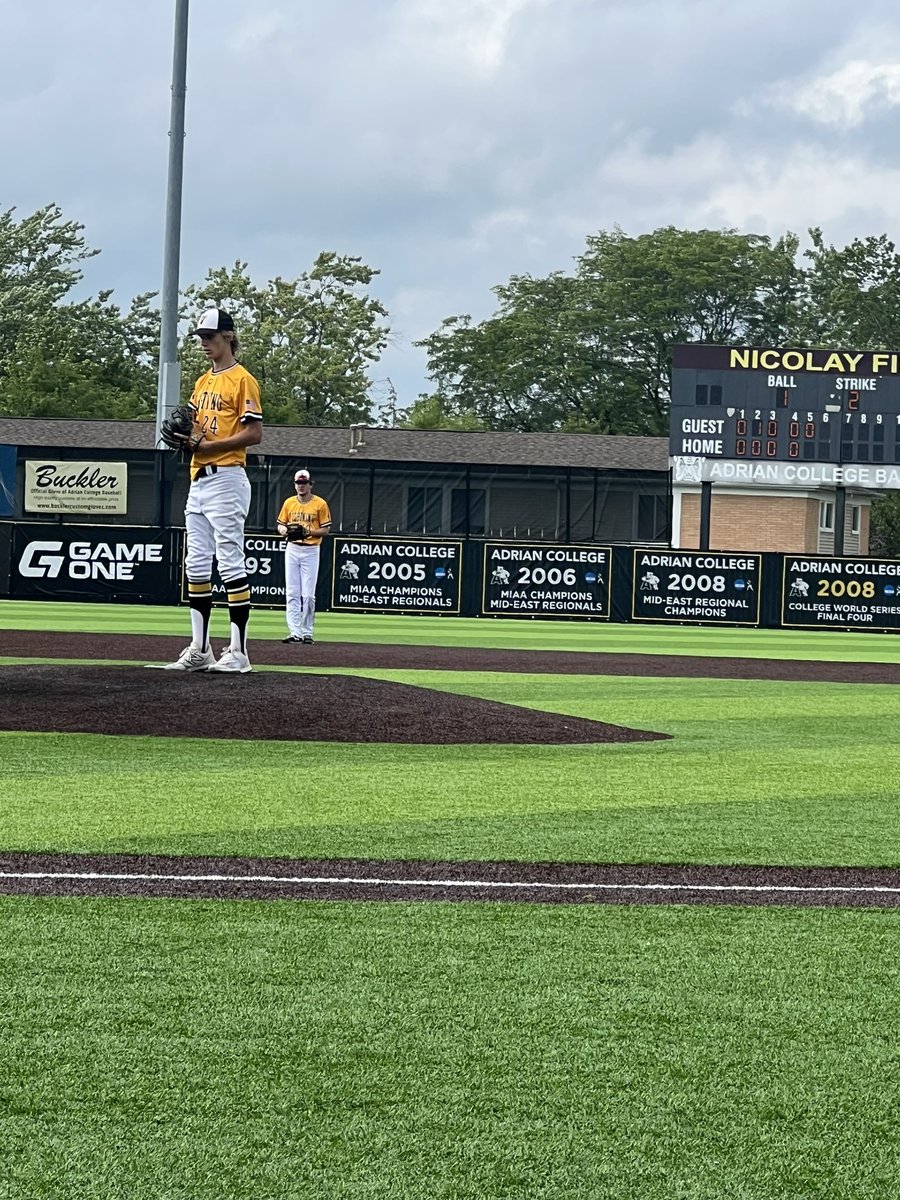 Lightning close out their PBR Detroit weekend with a 4-3 comeback win v Michigan Premier. Nicky Worklan fired a complete game on the mound as he struck out 4. Worklan also drove in the go ahead run in the top of the 7th. Zach Peterson and James Banner each collected 2 hits each. https://t.co/jZZvd4fMrI