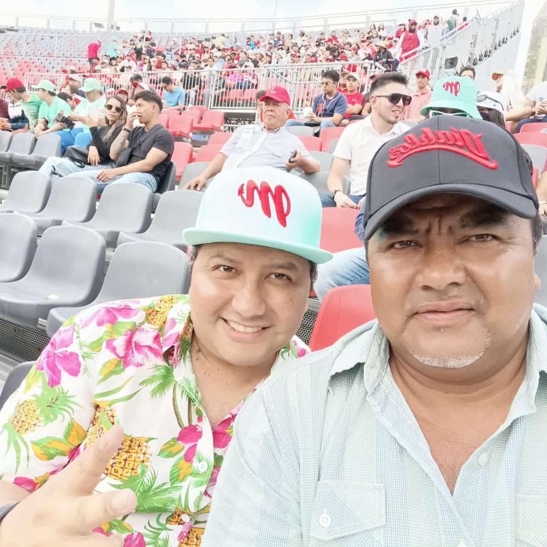 MarcoLinaresGLA's tweet photo. Hoy en casa echando grito de guerra #VamosDiablos  @HarpEstadio @DiablosRojosMX 🇲🇽⚾ Venga mis Diablos! @osbaldoc43 @Vaaaal_lp https://t.co/JV6rsZh3ah