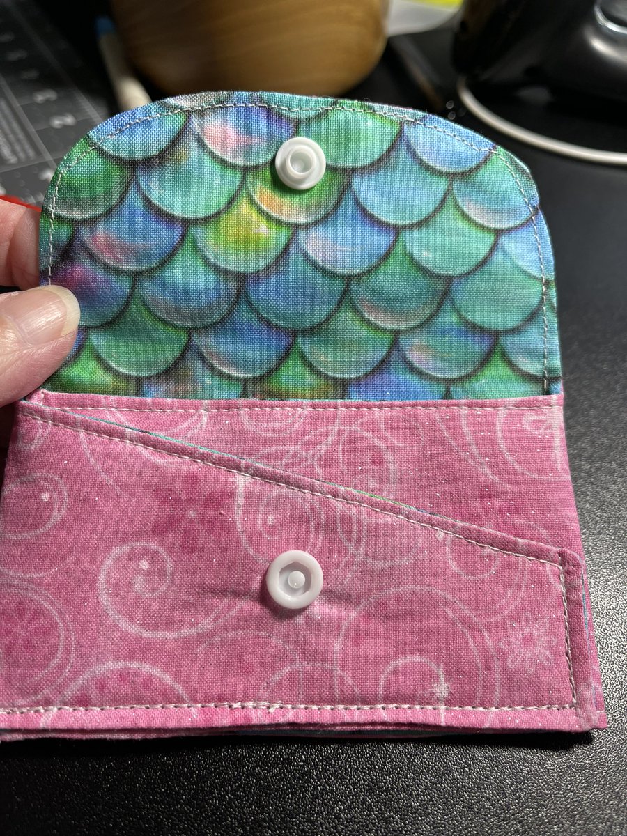 tammdawg's tweet photo. I made a little cash / coin purse for my granddaughter. Iβm really pleased for a first effort!
#SewingSaturday https://t.co/pYdpG5AKI8