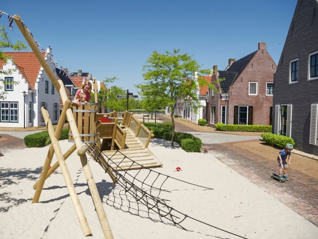 jonburkeUK's tweet image. Dutch holiday company Landal Green Parks have built an entire village in Old Frisian style.

It's better than any new build housing development in the U.K.

Embarrassing (for us).