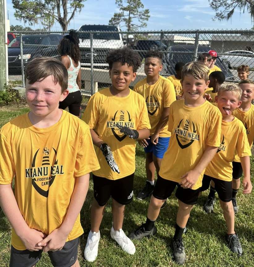 SumterSouth's tweet photo. A great week for the Wolfpack! After our own camp, South Sumter High School hosted the Keanu Neal Camp! A huge thank you to Keanu Neal, Ty Lawrence, Coaches, Players, and Alum for a great camp! TRADITION NEVER GRADUATES! @Keanu_Neal @sshsraiders @CGauntlett33 @BraedenBryant5 https://t.co/UzWYPTVJ54