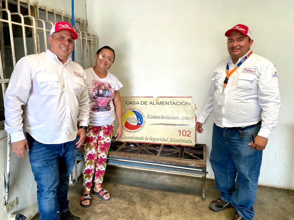 Lácteos Los Andes presente este #15Jul en despliegue y acompañamiento a Casas de Alimentación en el municipio Simón Planas del estado Lara.

#MaduroMásPueblo
#AlimentaciónEsBendición
#FiestaDeLaPalabra