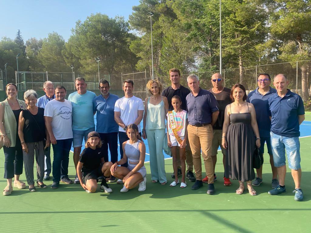 JordiTamayo1's tweet photo. Visita al CE Johnny Montañés i al CE Amposta. 

La visita al CE Amposta ha estat la presentació de Joan Ramon Masip com a Delegat Territorial FCT a Terres de l’Ebre. 

Gràcies Joan Barberà, Representant @esportcat a Terres de l’Ebre, pel suport als projectes FCT al territori. https://t.co/4QQfmR8X2N