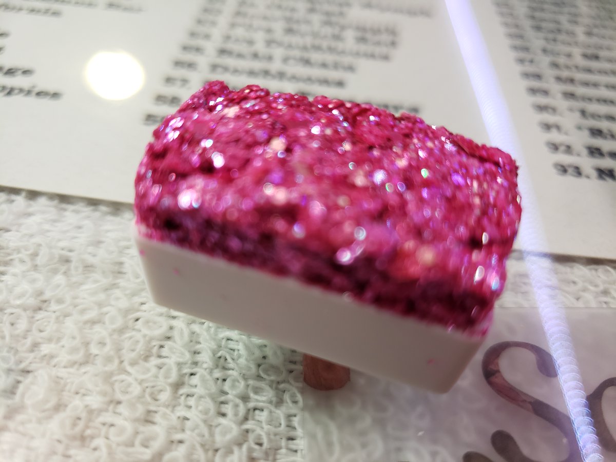 When I make the glitter paints for my shop I use a 4 toothpick muffin top guide so that every pan is overflowing w glittery goodness!

ScarletNymph.Etsy.Com

#watercolorpaint #scarletnymphdesigns #etsyseller #handmadebyme #watercolorpaint #maker