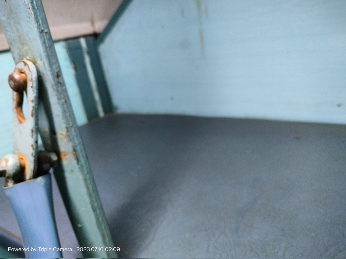 ShreyThaker6's tweet photo. @IRCTCofficial @AshwiniVaishnaw 
PNR - 2622483137
Raising a complaint regarding the worst experience I had with IRCTC.
The seats were full of dust when entered the coach and i had to clean it just to had a sleep please check the images below and explain what should we do
#worst https://t.co/YDWiNXQbHt