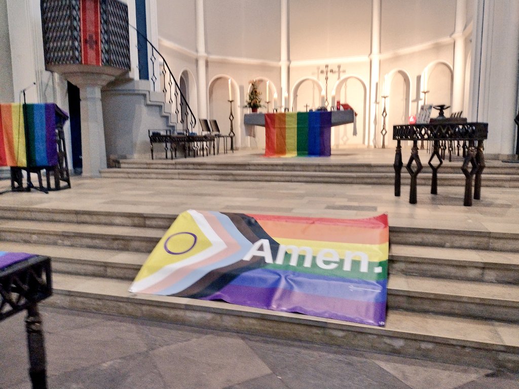 BrFranziskus's tweet photo. Aus dem diesjährigen Gottesdienst @RogateKloster zur Eröffnung des Lesbisch-schwulen Stadtfestes Berlin.
#berlin #queer #PrideMonth #stadtfestberlin #LGBTIQ #Solidarität #TransRightsAreHumanRights #dragqueens #Rogatekloster https://t.co/YMrO75RvR0